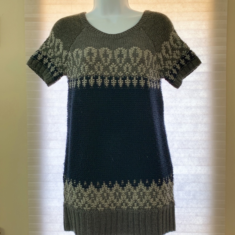 Short sleeved sweater tunic